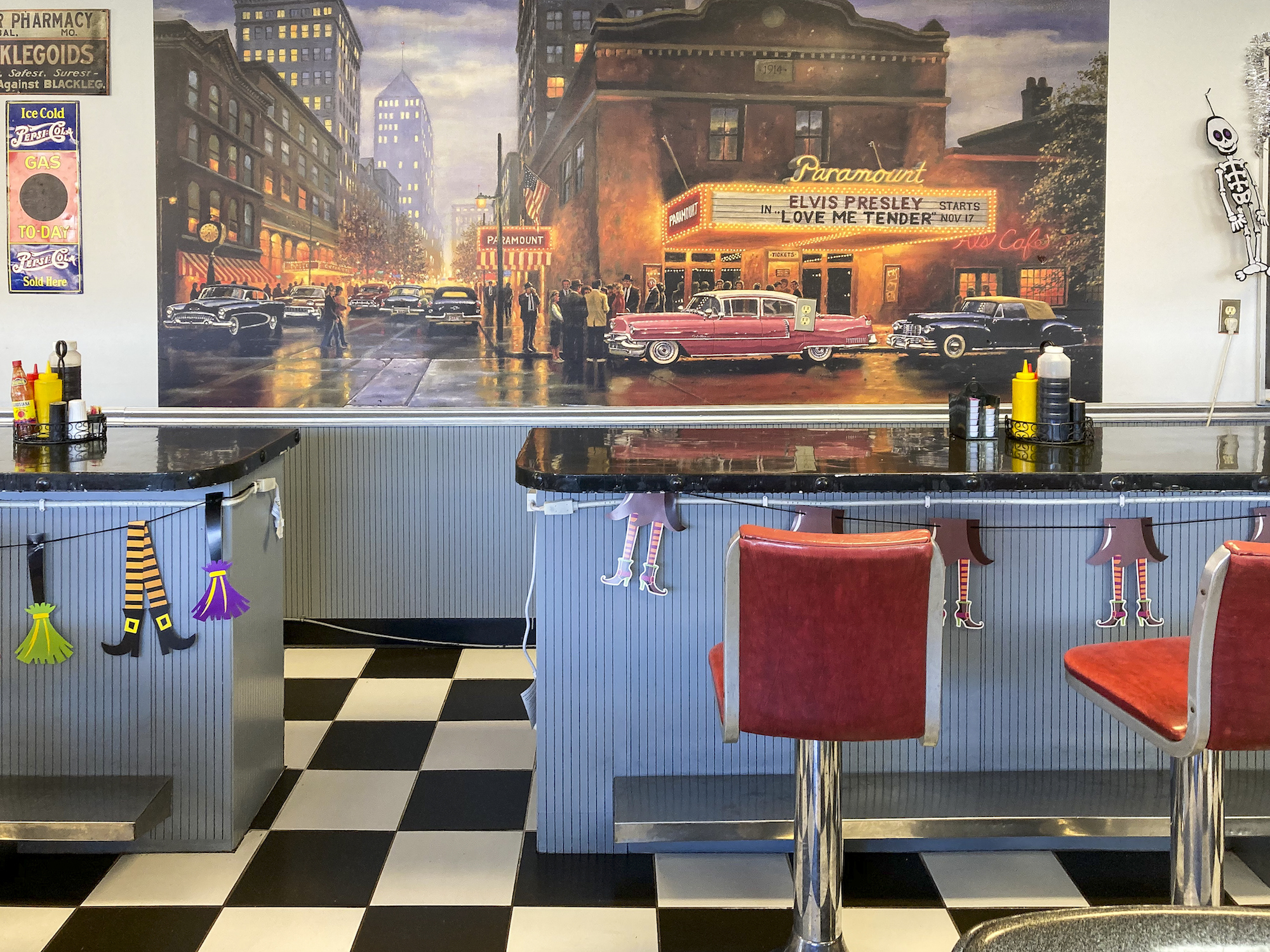 worthy detours dines at becky thatcher's diner