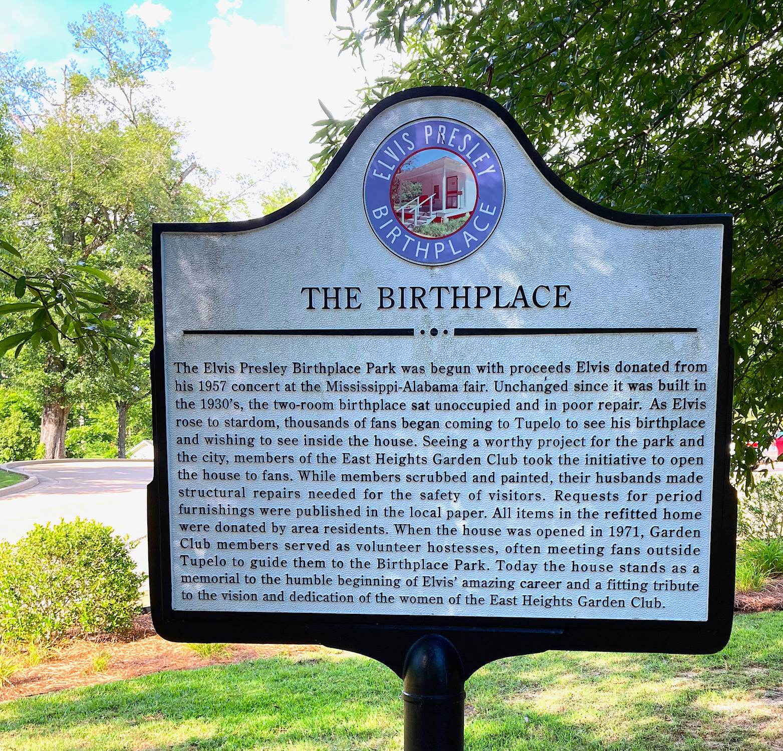 metal sign at birthplace of elvis presley