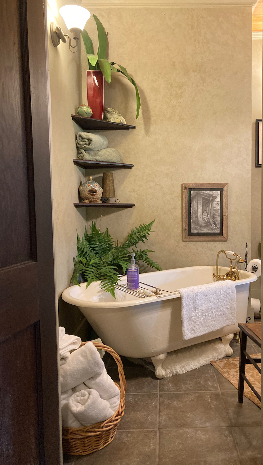 claw foot tub in bed and breakfast bathroom