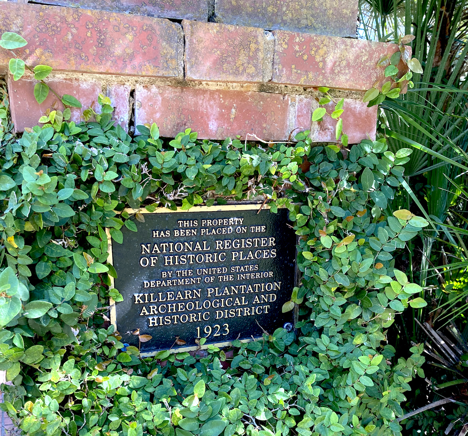 maclay gardens national register sign on brick column