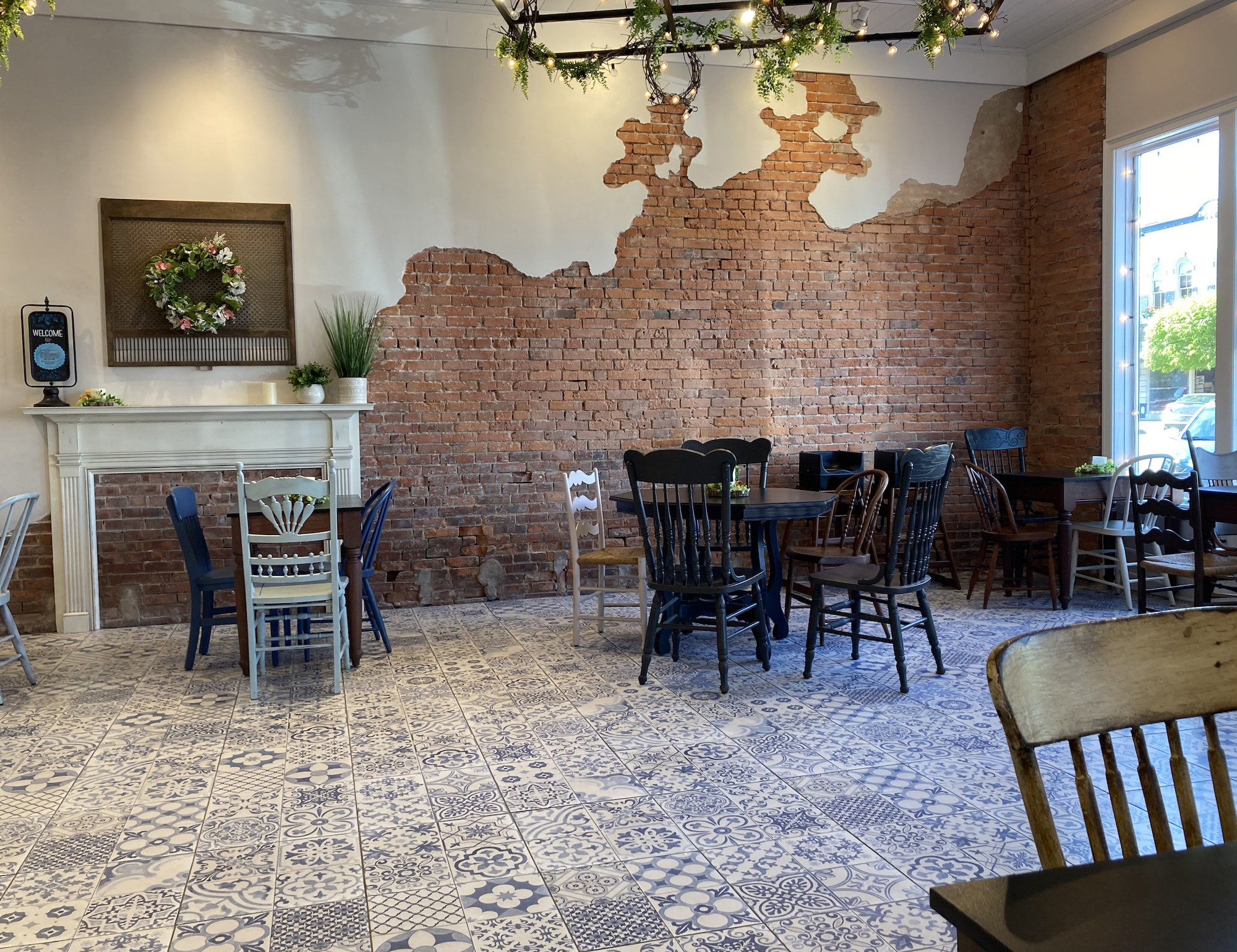 exposed brick wall and delft tile look floor tile